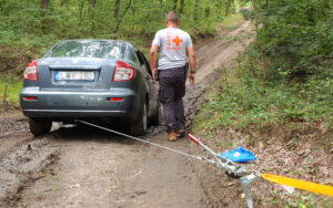 They got stuck with their car in the vicinity of Kopasz Hill (2023.07.29.) - 20230729 mentes2