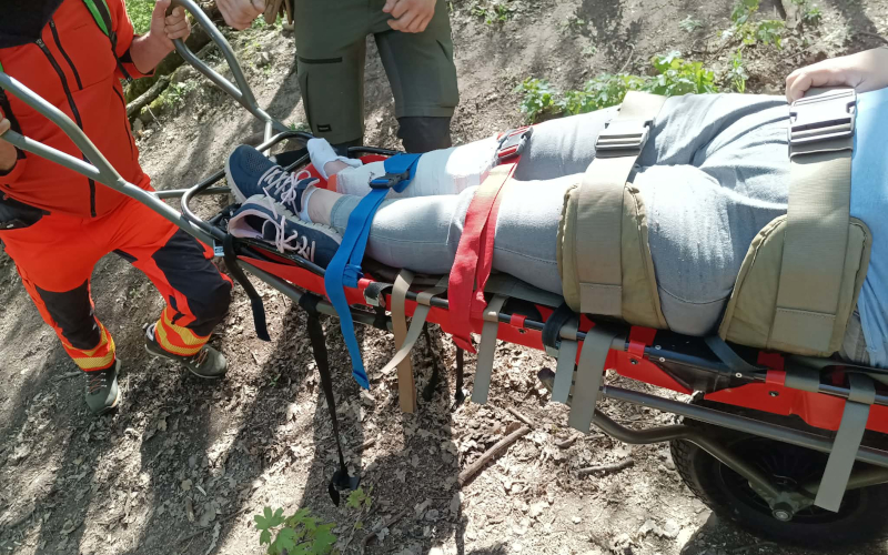 Hiker with a leg injury in Nagymaros (2026.04.18.) - 20260418 2